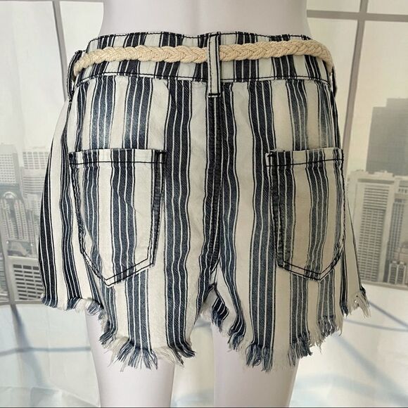 Rewash Blue and White Stripped Denim Shorts Size Medium - Picture 2 of 13